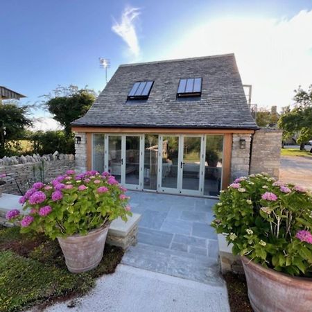 Idyllic Secluded Hideaway With Countryside Views On The Edge Of The Cotswolds Villa Hailey Kültér fotó