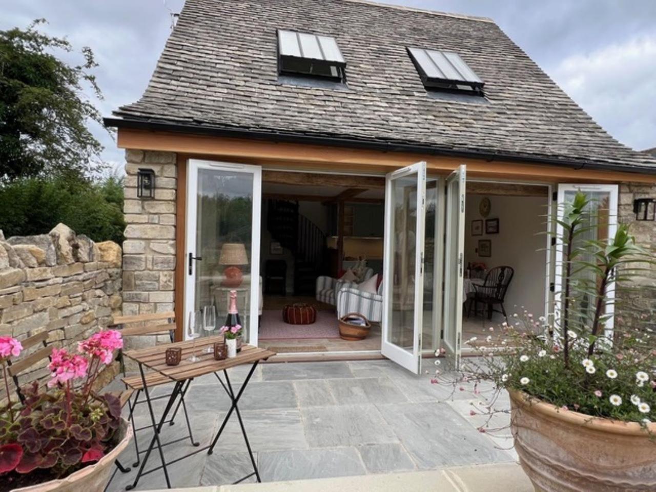Idyllic Secluded Hideaway With Countryside Views On The Edge Of The Cotswolds Villa Hailey Kültér fotó