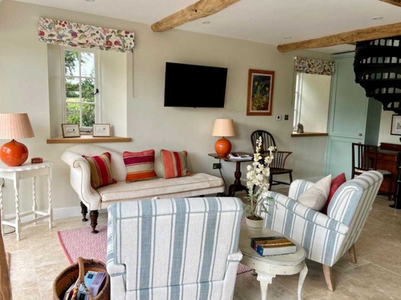 Idyllic Secluded Hideaway With Countryside Views On The Edge Of The Cotswolds Villa Hailey Kültér fotó