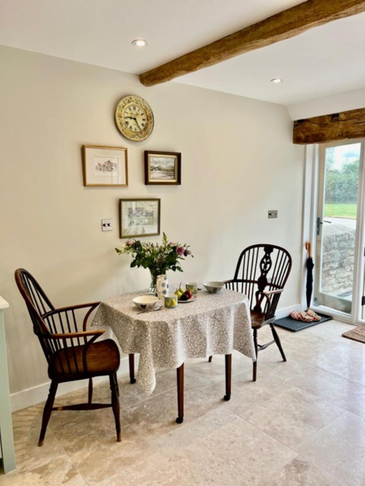 Idyllic Secluded Hideaway With Countryside Views On The Edge Of The Cotswolds Villa Hailey Kültér fotó
